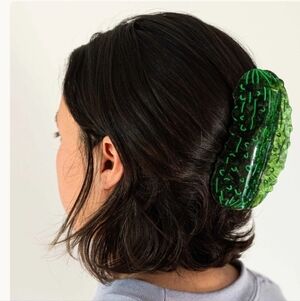 💚🔹️Piper K 🔹️ Playful Pickle claw Plastic hair clip Viral Tik Tok